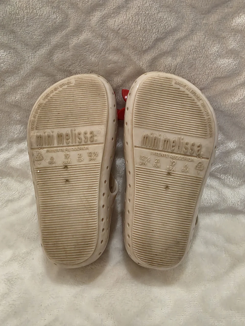 Mini Melissa Kids Sz 6 Toddler. Cream Jelly Sandals with Red Flower Accents.